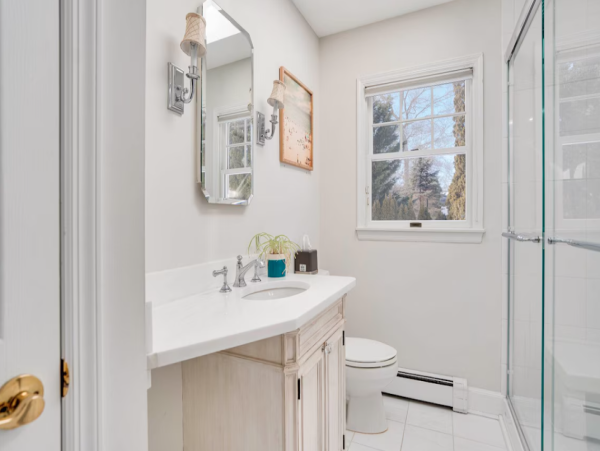 Hampton Bay Luxurious Retreat - Your Perfect Getaway